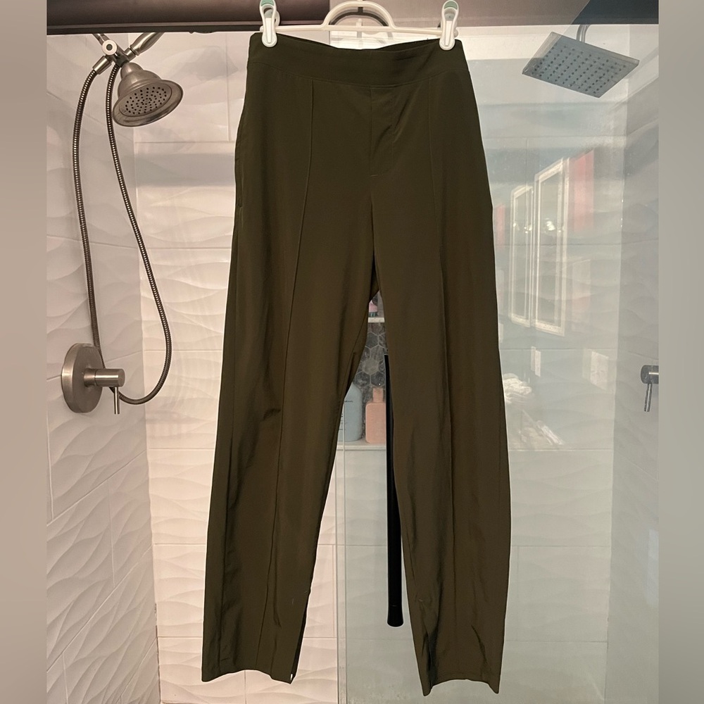 Athleta Venice Pintuck Pant (Olive green, size 6P)